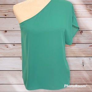 🌺5/$25 or$7
KARA CHAM BRAND NEW GREEN ONE SHOULDER TOP SIZE SMALL